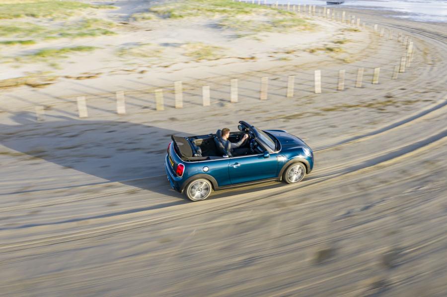  Mini Cooper S Cabrio Sidewalk (F57) 2020 года  (WW) (фото 32 из 53)